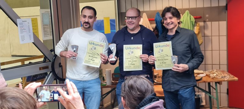 Die Plätze eins bis drei des Badminton Schleifchenturniers vom 08.11.2025