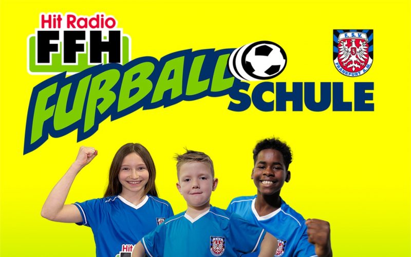 Plakat für die Hit Radio FFH Fußball Schule unterstützt durch den FSV Frankfurt. TSG Mainflingen Herbstferien 2016 1. Woche 05. bis 09. Oktober 2026. Sei dabei. https://www.ffh-fussballschule.de Weitere Unterstützer als Logo: Mainova, PSD Bank, FBI Frankfurter Bewachungsinstitut, Erima, PPURA Kinder, Samsung, TeeFee, Catch & Keep, Frankfurt International School (FIS)